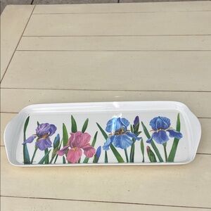 Vintage Melamine serving tray. measures measures 14 1/2
x 6”.